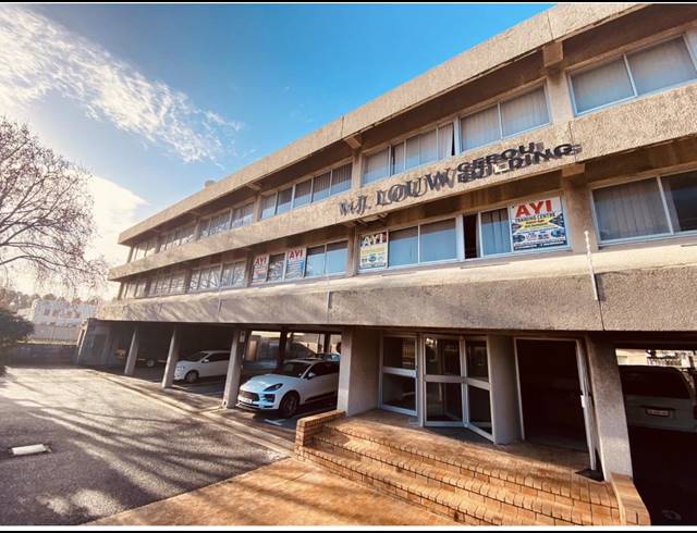 238M² BUILDING TO LET IN SANLAMHOF